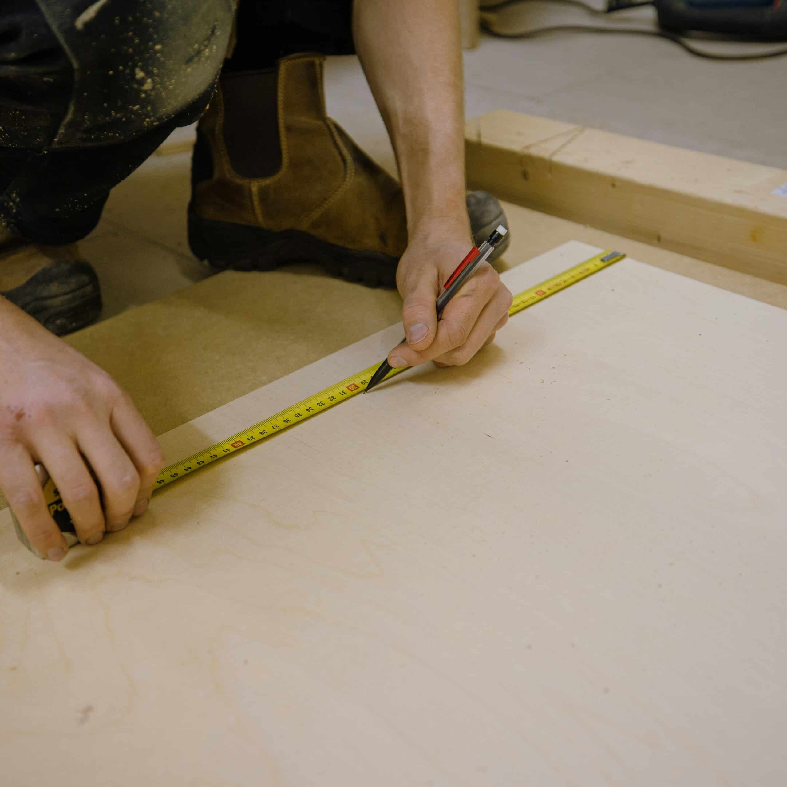 handyman measuring